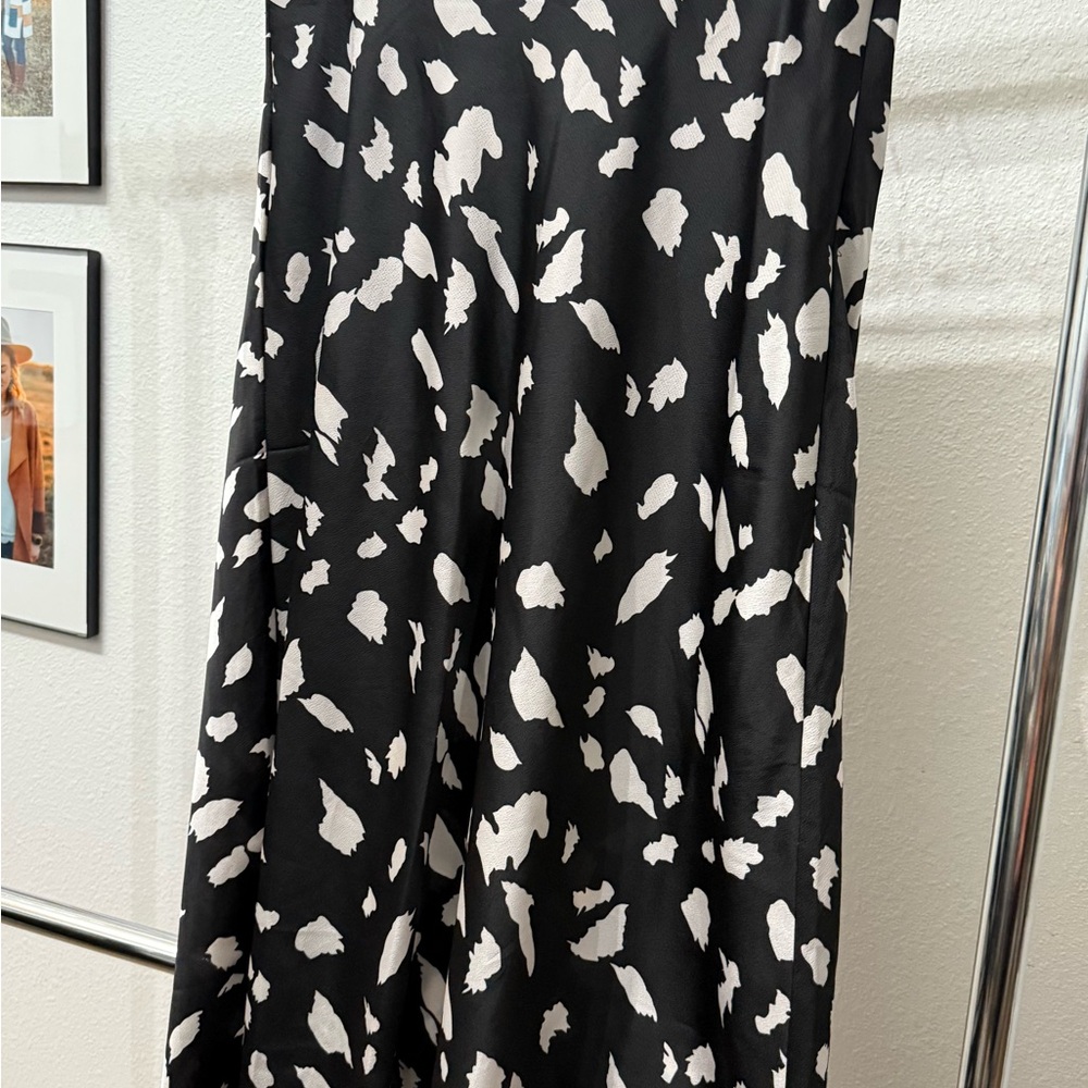 Elegant Black and White Patterned Skirt